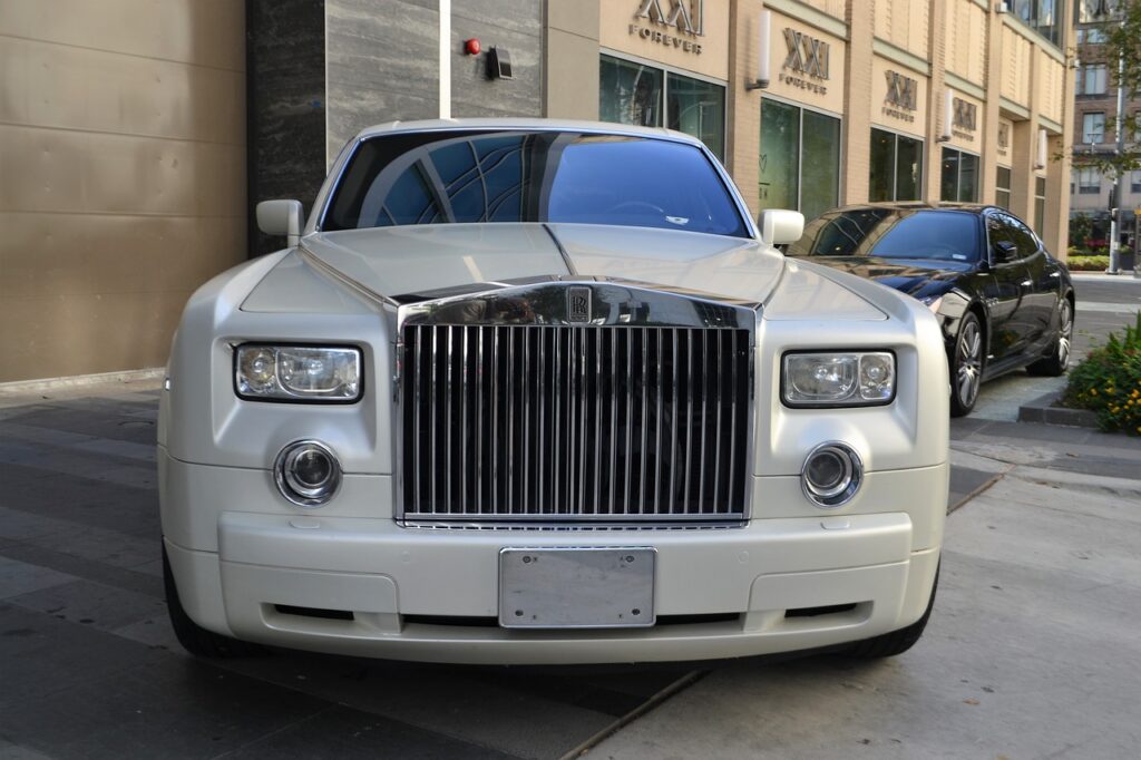 rolls-royce, luxury car, new car-2943641.jpg